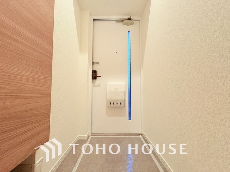 玄関 飾り過ぎないシンプルな内装の玄関