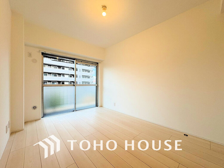 内装 採光もある洋室は、くつろぎのひと時を過ごすのにぴったり