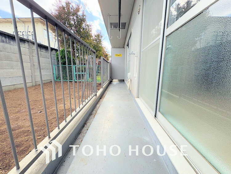 バルコニー 日当たりの良いバルコニーで晴れの日の洗濯物も楽しみになりますね