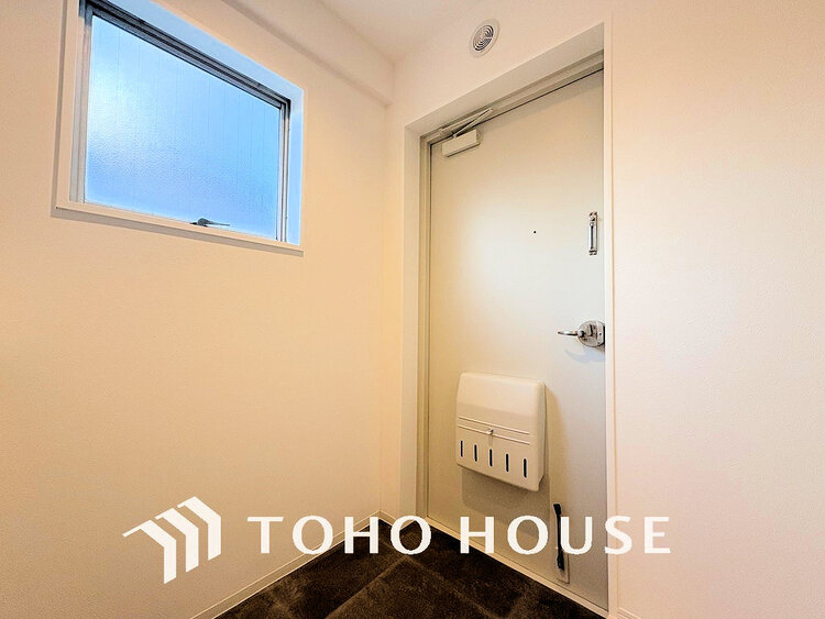 玄関 落ち着いた雰囲気の玄関、家族の帰りを暖かく迎えてくれます