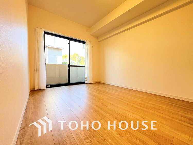 内装 採光もある洋室は、くつろぎのひと時を過ごすのにぴったり