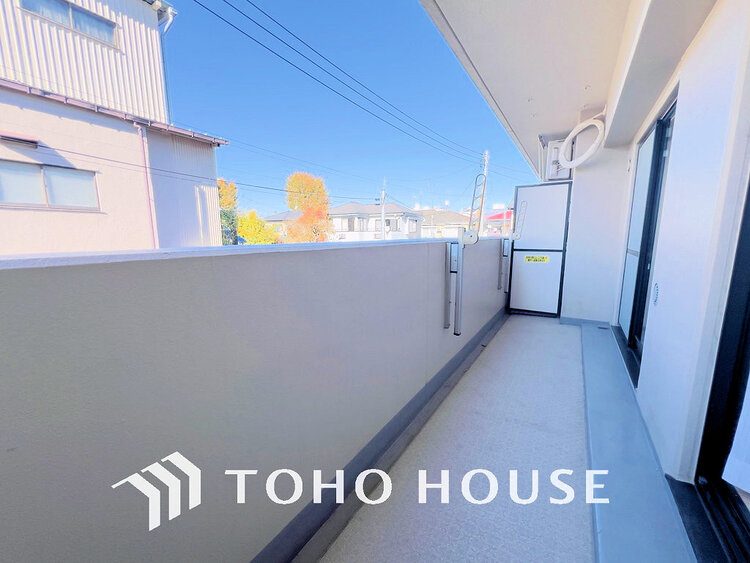 バルコニー 日当たりの良いバルコニーで晴れの日の洗濯物も楽しみになりますね