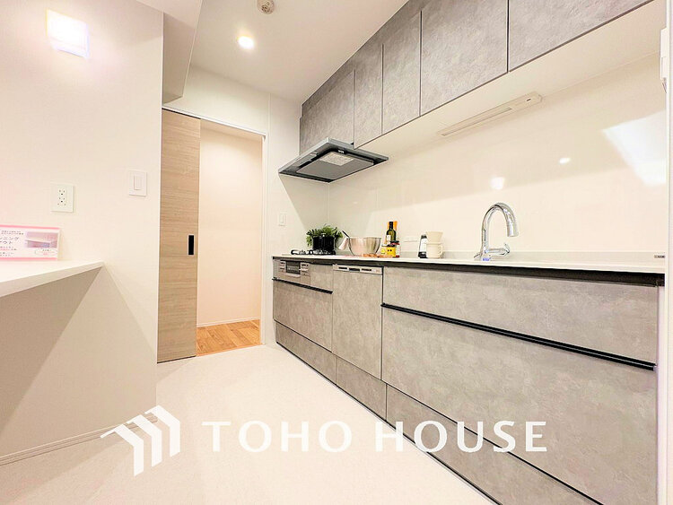 キッチン シンプルな部屋の雰囲気に溶け合うナチュラルキッチン