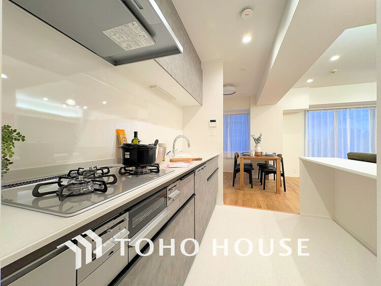 キッチン 落ち着きのあるカラーで統一された清潔感と気品が溢れるキッチン