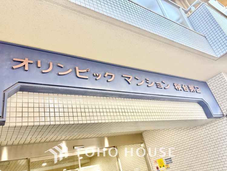 外観 ほんの少しのこだわり。ちょっとした色使いがその家がもつ雰囲気、趣（おもむき）を携え、暮らす家族や訪ねてくる友人・知人に新鮮な香りを運んできます。
