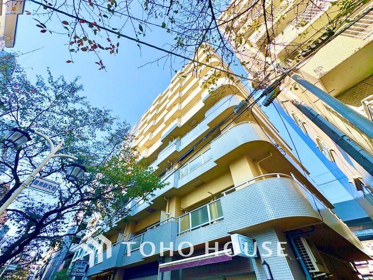 外観 ほんの少しのこだわり。ちょっとした色使いがその家がもつ雰囲気、趣（おもむき）を携え、暮らす家族や訪ねてくる友人・知人に新鮮な香りを運んできます。