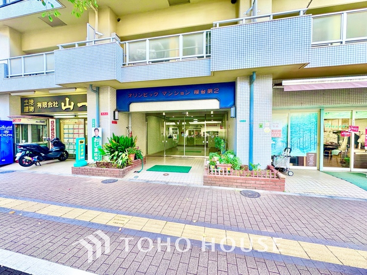 外観 ほんの少しのこだわり。ちょっとした色使いがその家がもつ雰囲気、趣（おもむき）を携え、暮らす家族や訪ねてくる友人・知人に新鮮な香りを運んできます。