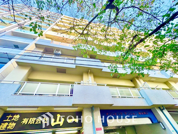 外観 ほんの少しのこだわり。ちょっとした色使いがその家がもつ雰囲気、趣（おもむき）を携え、暮らす家族や訪ねてくる友人・知人に新鮮な香りを運んできます。