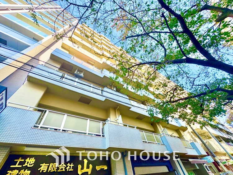 外観 ほんの少しのこだわり。ちょっとした色使いがその家がもつ雰囲気、趣（おもむき）を携え、暮らす家族や訪ねてくる友人・知人に新鮮な香りを運んできます。