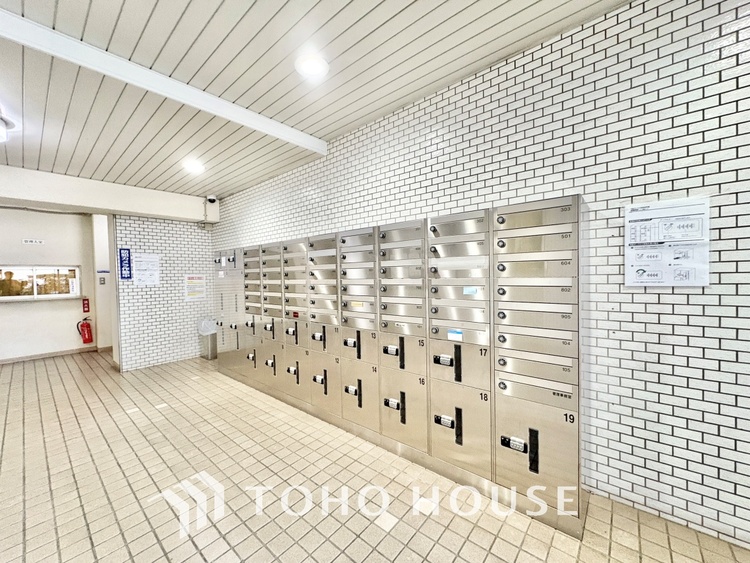 外観 ほんの少しのこだわり。ちょっとした色使いがその家がもつ雰囲気、趣（おもむき）を携え、暮らす家族や訪ねてくる友人・知人に新鮮な香りを運んできます。