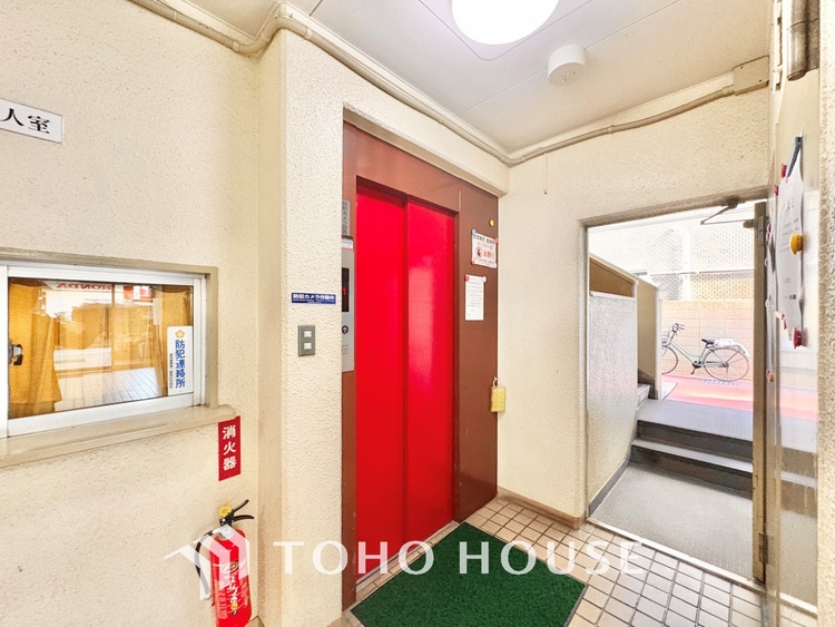 外観 ほんの少しのこだわり。ちょっとした色使いがその家がもつ雰囲気、趣（おもむき）を携え、暮らす家族や訪ねてくる友人・知人に新鮮な香りを運んできます。