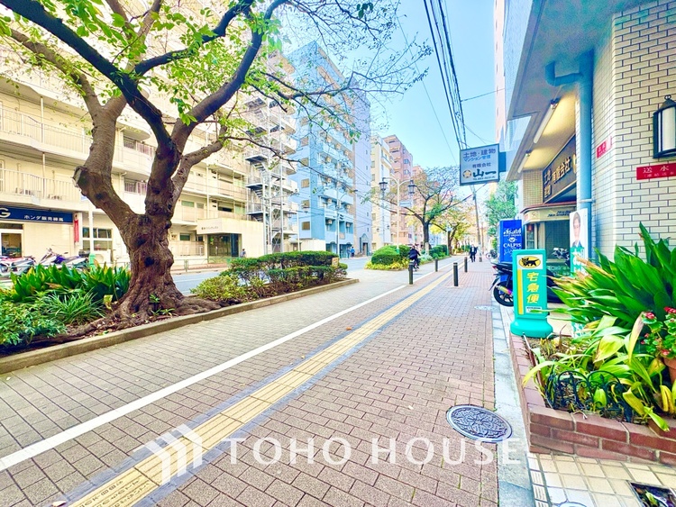 外観 ほんの少しのこだわり。ちょっとした色使いがその家がもつ雰囲気、趣（おもむき）を携え、暮らす家族や訪ねてくる友人・知人に新鮮な香りを運んできます。