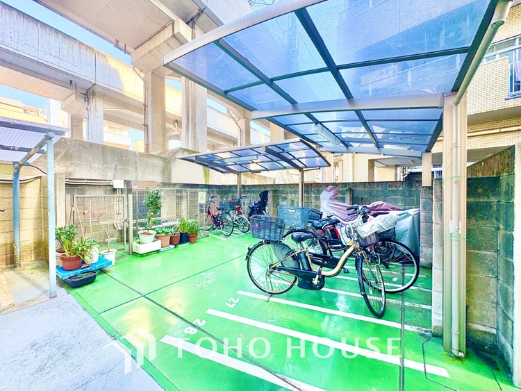 外観 ほんの少しのこだわり。ちょっとした色使いがその家がもつ雰囲気、趣（おもむき）を携え、暮らす家族や訪ねてくる友人・知人に新鮮な香りを運んできます。