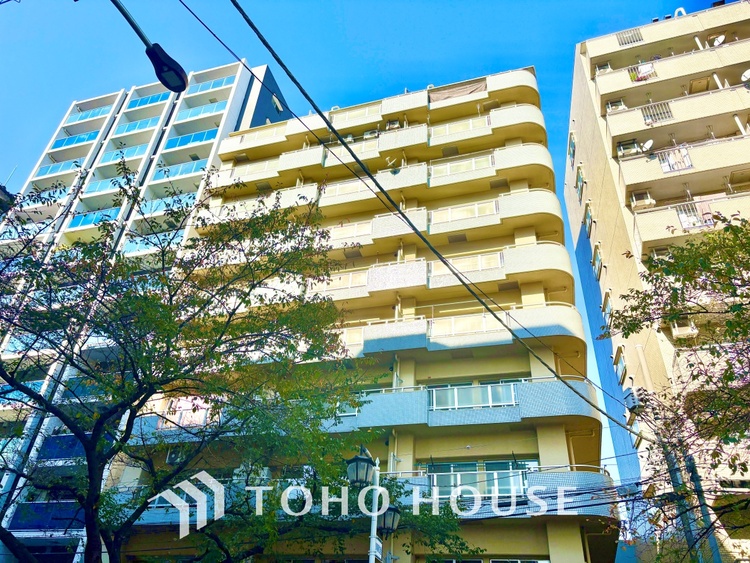 外観 ほんの少しのこだわり。ちょっとした色使いがその家がもつ雰囲気、趣（おもむき）を携え、暮らす家族や訪ねてくる友人・知人に新鮮な香りを運んできます。