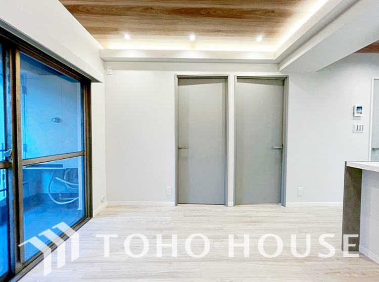 内装 ◆瀟洒な空間◆落ち着きのある彩が見事に調和させた瀟洒な空間を演出。ここに集まる家族の会話と笑顔が絶え間なく続く幸せな空間。