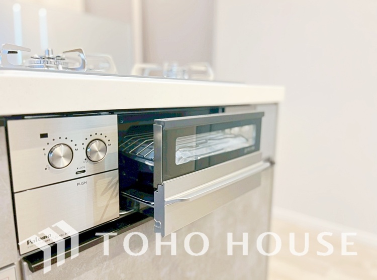 キッチン 広々としたキッチンのシンクは、料理の準備と片付けを楽にし、使いやすさを最大限に引き立てます。