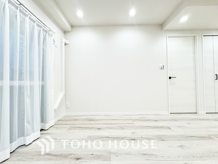 内装 ◆家族◆家で家族と過ごす時間は限られている。帰りを待つ家族の元へと急ぐときの弾む思い。そんな思いを引き立てる邸宅。