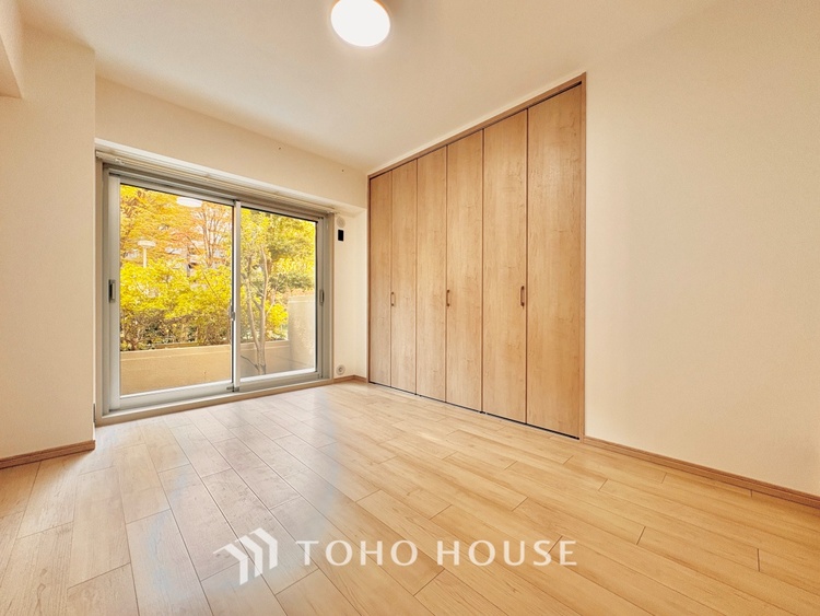 内装 使いやすく、明るい洋室に仕上がります。