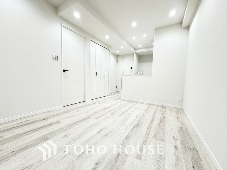 内装 時間をかけて作り上げるそんな空間を君と共有したい。僕たちの空間は唯一無二の物だから。