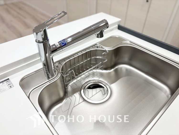 キッチン 【Kitchen】キッチンは家族の絆を育む大切な空間。シンプルで使い易いSystemKitchenで愉しく作る料理は愛情のある美味しいご馳走に。