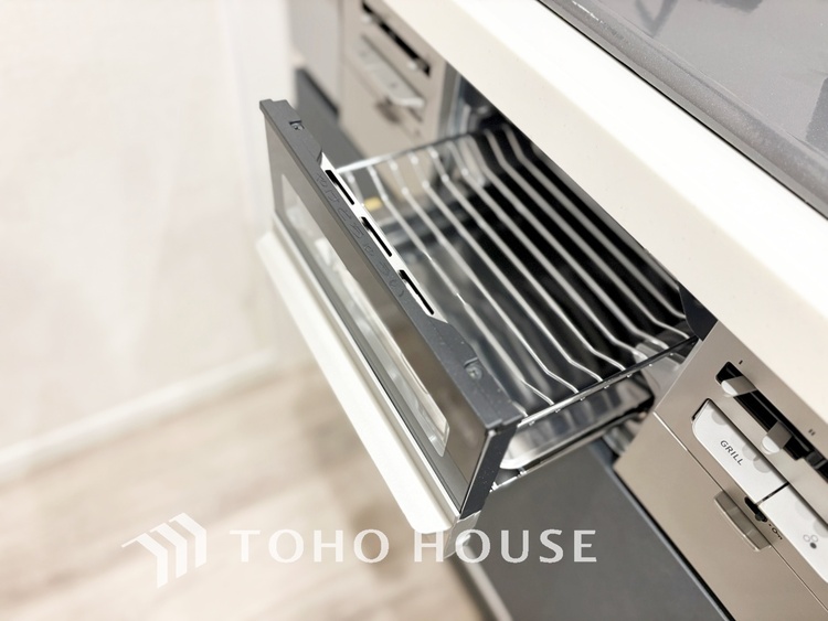 キッチン 【Kitchen】キッチンは家族の絆を育む大切な空間。シンプルで使い易いSystemKitchenで愉しく作る料理は愛情のある美味しいご馳走に。