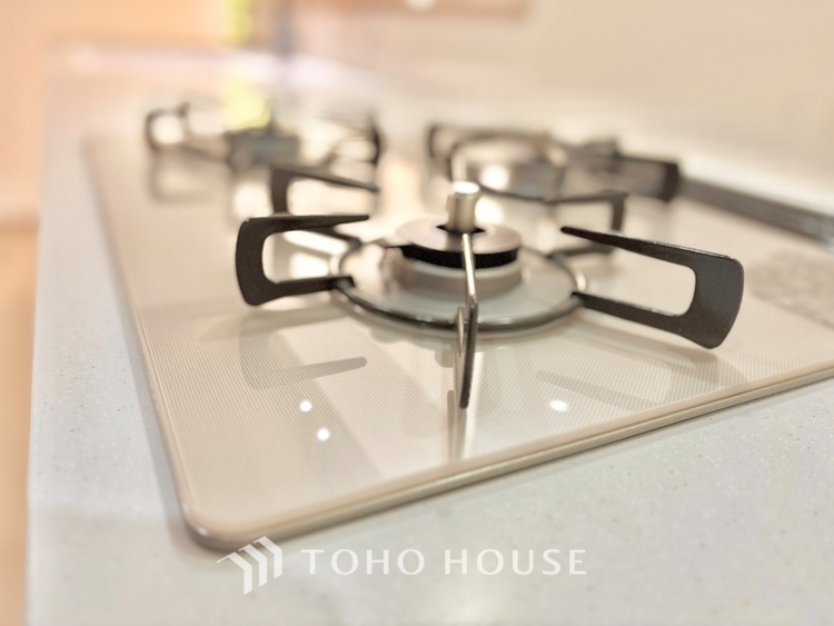 キッチン 【Kitchen】キッチンは家族の絆を育む大切な空間。シンプルで使い易いSystemKitchenで愉しく作る料理は愛情のある美味しいご馳走に。