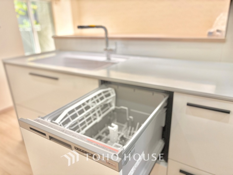 キッチン ◆食洗機◆お子様の面倒を見れる時間が増え時短になります。加えて手荒れも防げてしかも節水が高い為、大変人気があり重宝します。