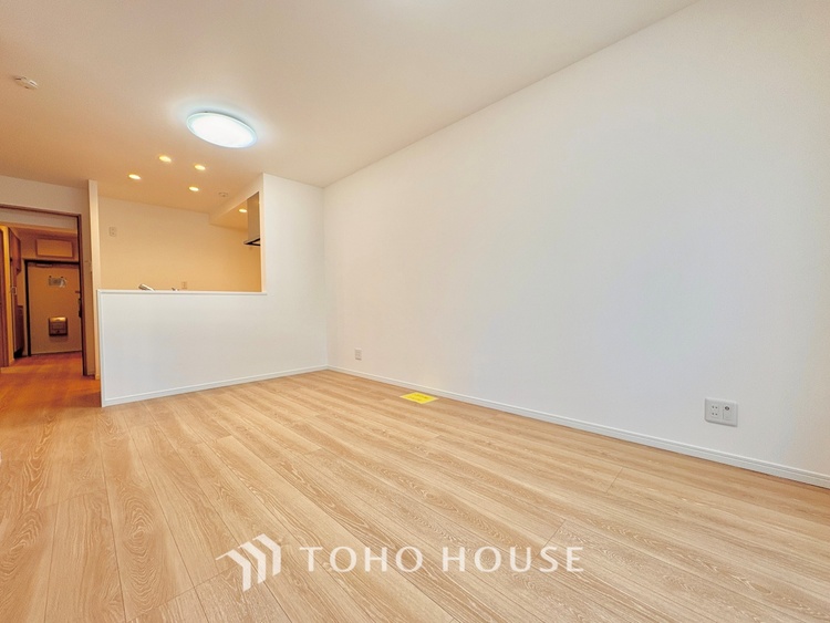 内装 ここにはみんなが集い、食事と楽しい会話が始まる。話に夢中になりすぎて、ついつい時を忘れ夜半過ぎになってしまう。そんな束の間の幸せを感じさせてくれる場所でありたい。