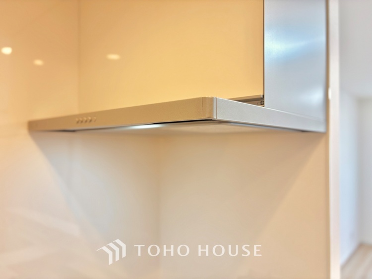 キッチン キッチンは家族の絆を育む大切な空間。シンプルで使い易いシステムキッチンで愉しく作る料理は愛情のある美味しいご馳走に。家族で使えるダイニングキッチンです。