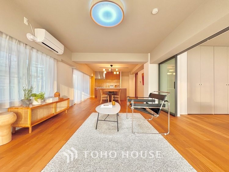 内装 時間をかけて作り上げるそんな空間を君と共有したい。僕たちの空間は唯一無二の物だから。