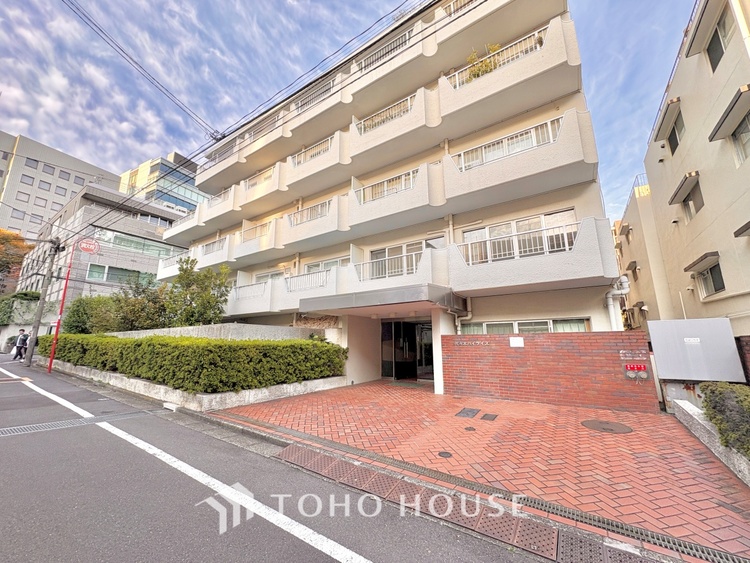 外観 ほんの少しのこだわり。ちょっとした色使いがその家がもつ雰囲気、趣（おもむき）を携え、暮らす家族や訪ねてくる友人・知人に新鮮な香りを運んできます。