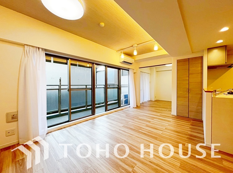 内装 【living】居心地のいい暮らしには欠かせない眩い採光。