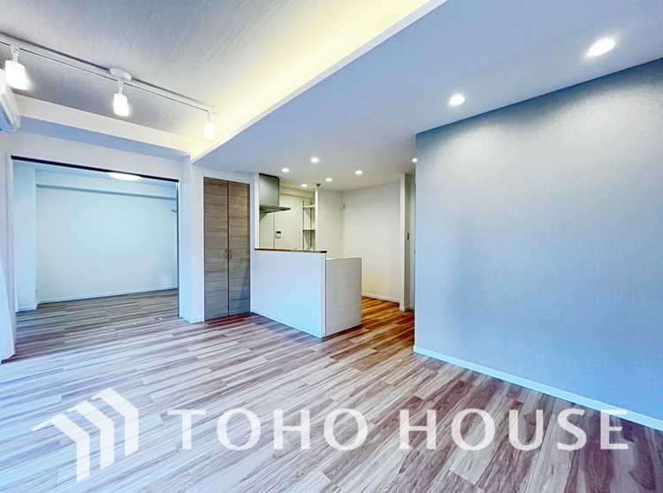 内装 ◆サンサンと◆差し込む太陽の光がこのリビングに笑いをもたらす.