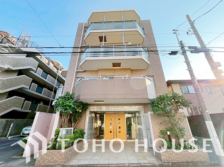 外観 漂う上質な空気感、マンションに入れば「おかえりなさい」と笑顔で迎えてくれるエントランス。最良の心配りを感じるマンションでした。