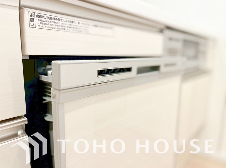 キッチン 広々としたキッチンのシンクは、料理の準備と片付けを楽にし、使いやすさを最大限に引き立てます。