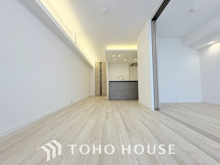 内装 ◆Open new door◆扉の向こうには青空が広がっている。