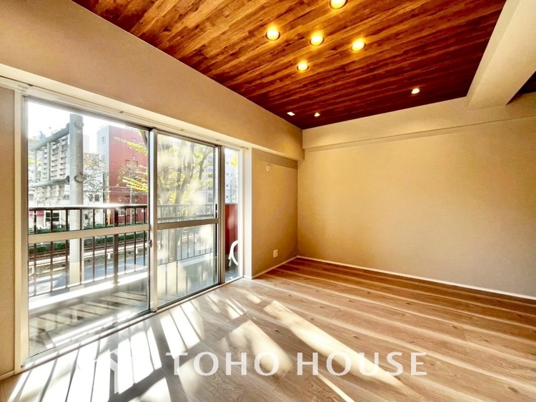 内装 使いやすく、明るい洋室に仕上がります。子供部屋や趣味のお部屋にご利用できます。