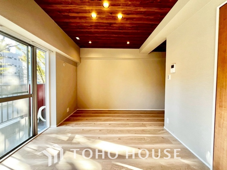 内装 ◆瀟洒な空間◆落ち着きのある彩が見事に調和させた瀟洒な空間を演出。ここに集まる家族の会話と笑顔が絶え間なく続く幸せな空間。