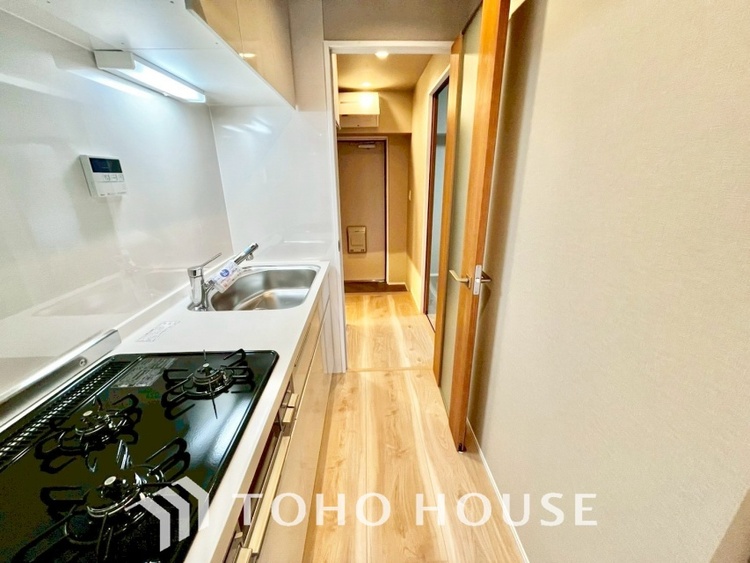 キッチン ◆愛育◆キッチンは家族の絆を育む大切な空間。シンプルで使い易いSystemKitchenで愉しく作る料理は愛情のある美味しいご馳走に。家族で使える広々としたダイニングキッチンです。