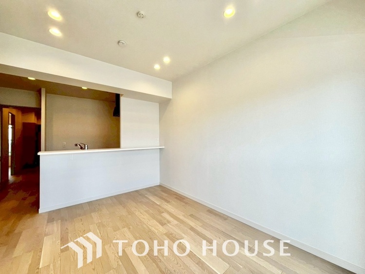 内装 忙しい朝でも、しっかり家族が揃って食事をして頂けるゆとりある大きさのダイニングスペース。