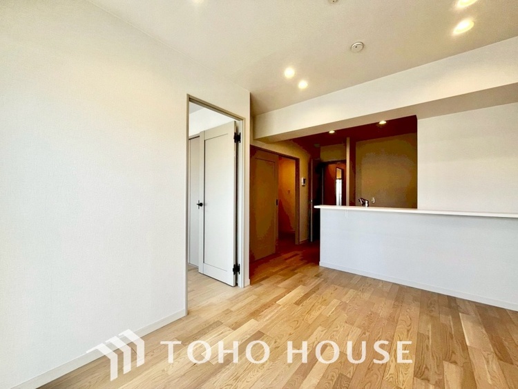 内装 ◆サンサンと◆差し込む太陽の光がこのリビングに笑いをもたらす.