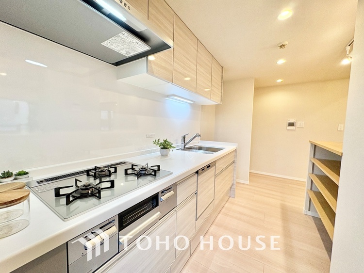 キッチン 時を超えて愛されるデザインが、日常を特別なひとときへと昇華させます。この場所から、心満たされる豊かな食卓が始まります。