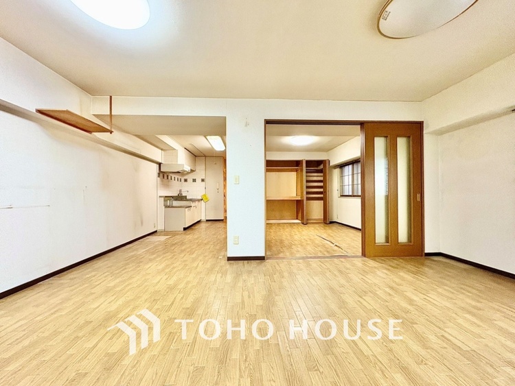 内装 太陽光をたくさん感じながら、明るく豊かな暮らしを約束する住まい。四季の移ろいを感じながら、我が子の成長を見守る。そんな家がここに。