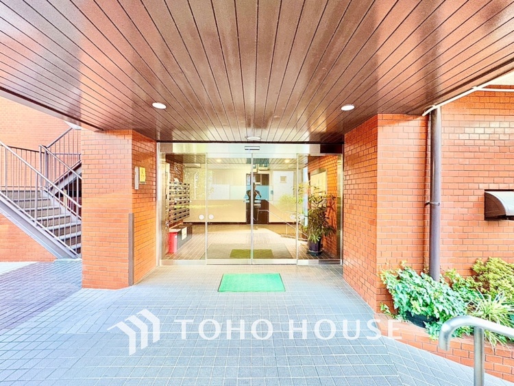 外観 澄み切った空に映える外観。デザイン性の高さと新築のような清潔感。こんなマンションで毎日を生きて行きたい。