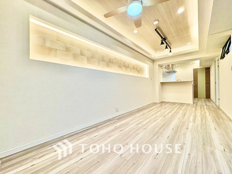 内装 太陽光をたくさん感じながら、明るく豊かな暮らしを約束する住まい。四季の移ろいを感じながら過ごす毎日。なんとなく幸せ。