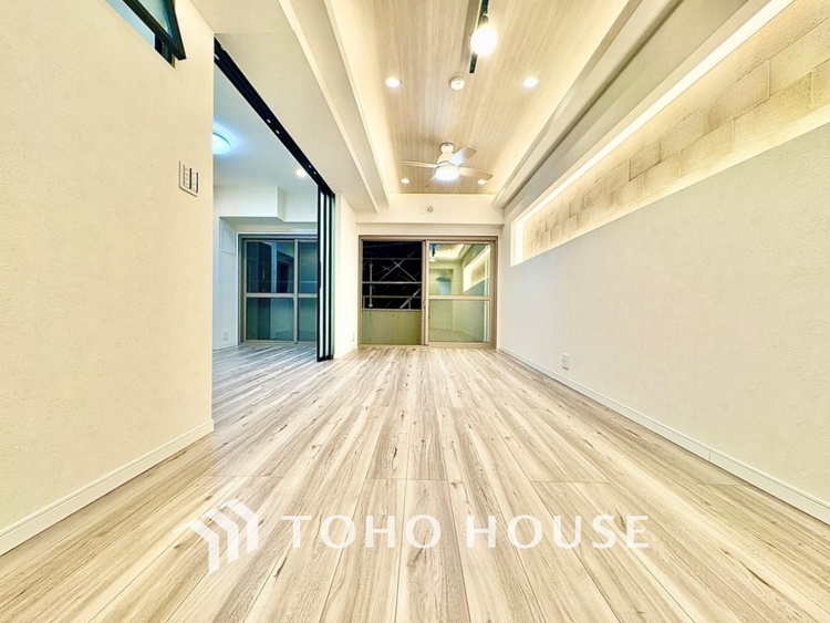 内装 叶えたかったのは落ち着きのあるナチュラルな風合い。そして開放感があるリビング。優雅な気分に浸れる幸せな時間をこの空間で。