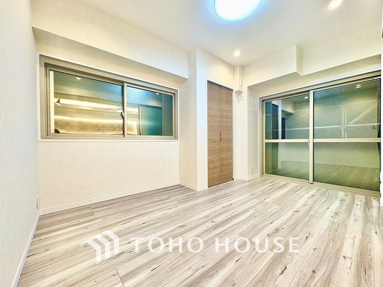 内装 光に包まれるように設計された空間。太陽の光が爽やかな目覚めを誘う。きっと今日も素敵な1日に。