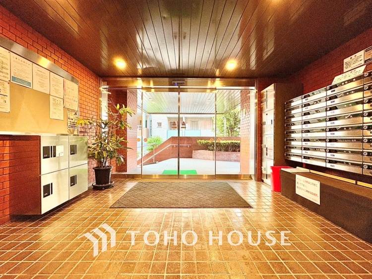 エントランス エントランスはマンションの顔。清潔感、存在感のあるエントランスは居住者の心を豊かにする。