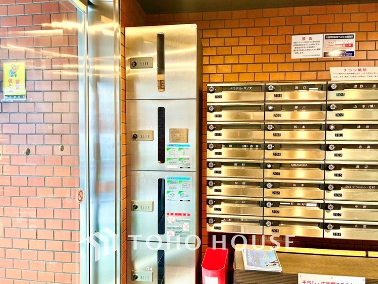 エントランス 忙しい毎日の強い味方。いつでも荷物が受け取れる安心感。