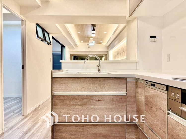 キッチン インテリアだけでなく、毎日のお料理を楽しく、軽やかにする多彩な設備・仕様。